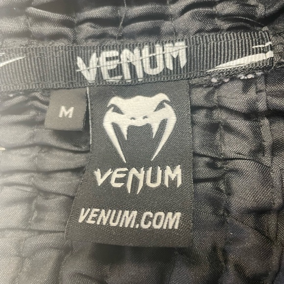 MMA fight boxing shows Venum Classic Muay Thai Short - Black/White mens size M - Picture 7 of 8